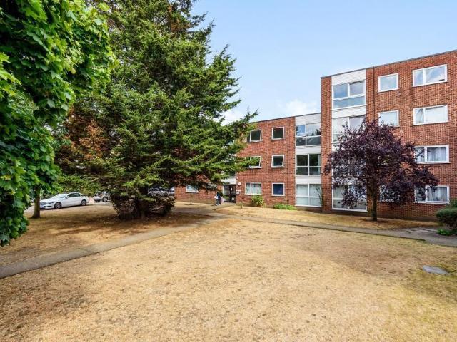 Staines Road West, Sunbury On Thames TW16, 1 bed flat to rent, £1,350 pcm | PrimeLocation