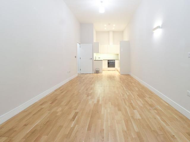 Staines Road West, Sunbury On Thames TW16, 1 bed flat to rent, £1,400 pcm | PrimeLocation