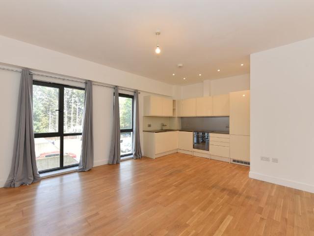 Staines Road West, Sunbury On Thames TW16, 2 bed flat to rent, £1,700 pcm | PrimeLocation