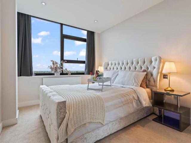 Staines Road West, Sunbury On Thames, Surrey TW16, Sunbury On Thames, 1 bed flat to rent, £1,400 pcm | PrimeLocation
