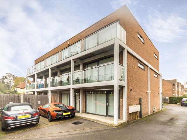 Staines Road, Twickenham TW2, 1 bed flat to rent, £1,650 pcm | PrimeLocation