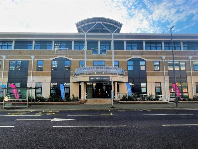Staines, Surrey TW18, 1 bed flat to rent, £1,350 pcm | PrimeLocation