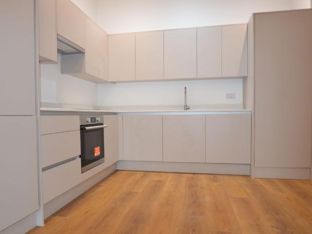 Staines Upon Thames TW18, 2 bed flat to rent, £1,850 pcm | PrimeLocation