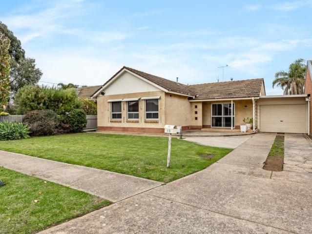 Stake your claim on Park Holme  mid century bones, modern flexibility, and 738sqm of opportunity