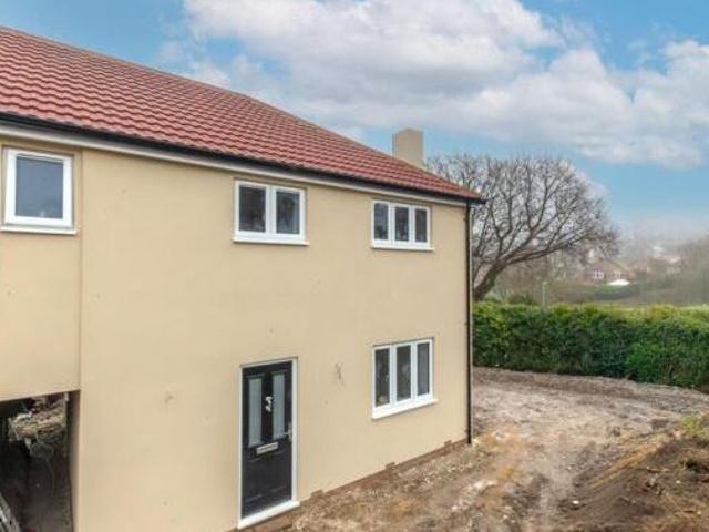 Stake Piece Road, Royston, 3 Bedroom End