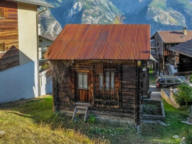 Stall mit Bauland in Eischoll Walliser Charme mit Perspektive