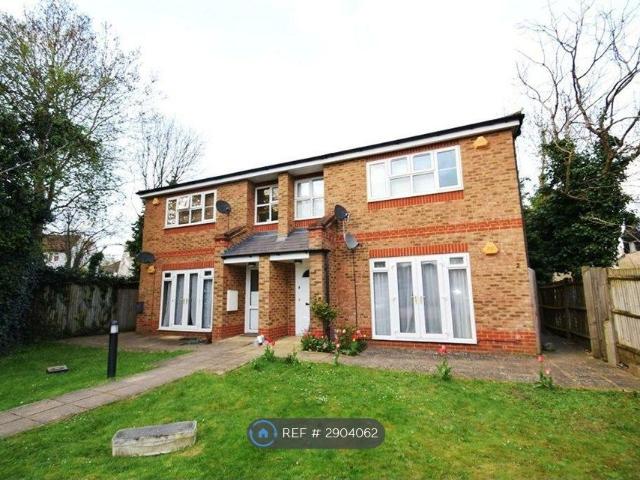 Stamford Court, Pinner HA5, 2 bed flat to rent, £1,800 pcm | PrimeLocation