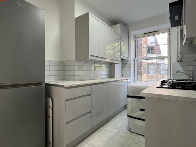 Stamford Hill, London N16, 3 bed flat to rent, £2,800 pcm | PrimeLocation