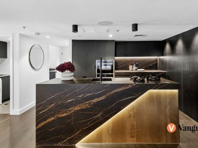 Stamford on Kent | Fully Renovated 157m2 Three Bedroom Residence with Iconic Harbour Views