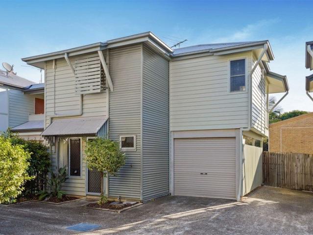 Stand alone Townhouse Move in ready!