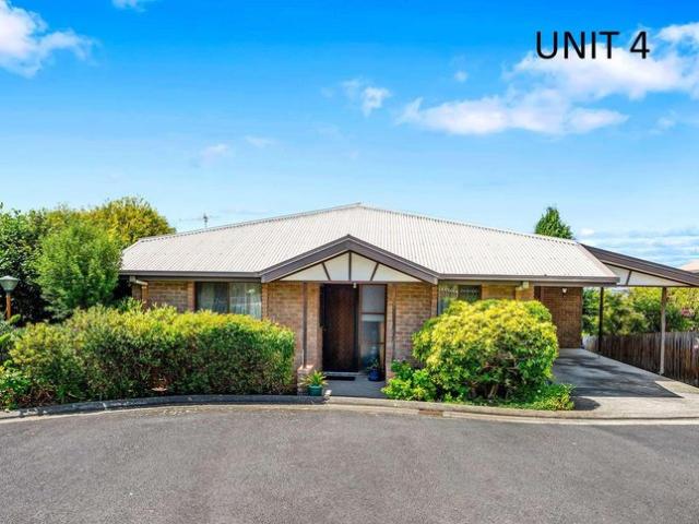 Stand alone unit with yard and views!