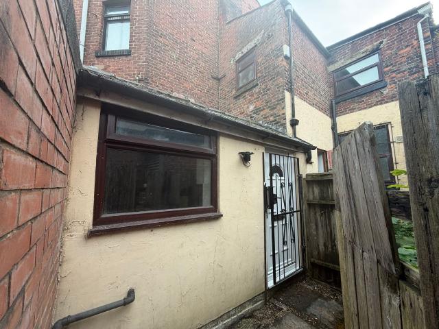 Stand Lane, Radcliffe, Manchester M26, 2 bed flat to rent, £895 pcm | PrimeLocation