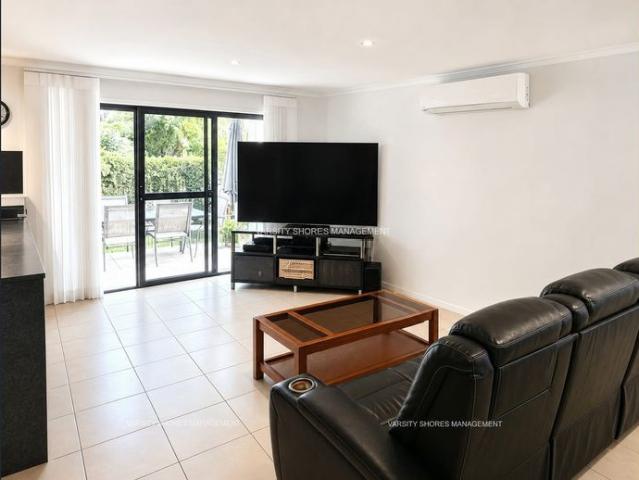 Standout 3 Bed Villa at Varsity Shores – Lap Pool & Bond Uni Views