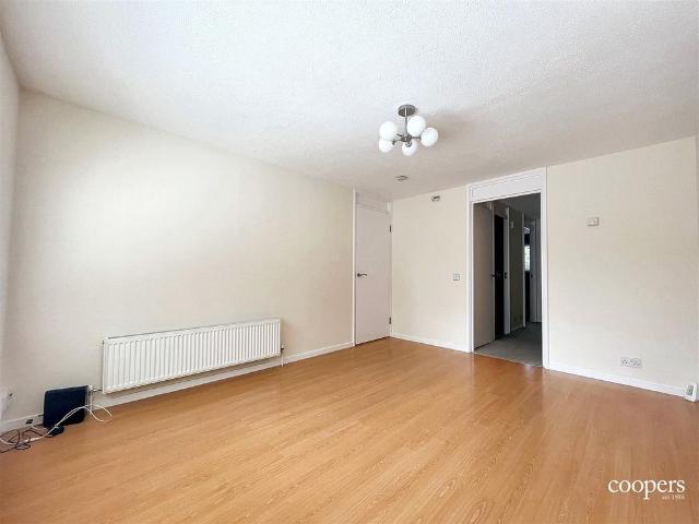 Standale Grove, Ruislip, HA4