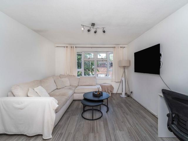 Standale Grove, Ruislip HA4, 1 bed flat to rent, £1,500 pcm | PrimeLocation