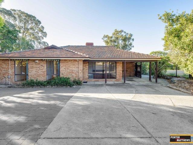STANDALONE FAMILY HOME ON AN EASY CARE CORNER BLOCK!