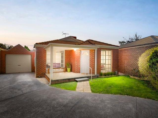 Standalone Single Level Living On The Park