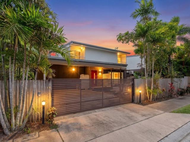 Standalone Space, Villa Convenience: The Only Oasis Home with Direct Street Access