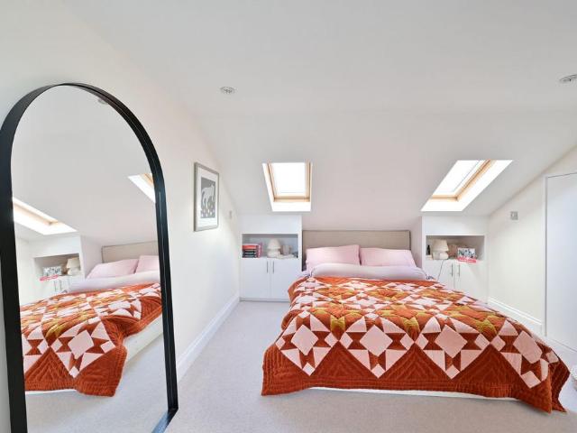 Standen Road, Southfields, London, SW18 2 bed flat to rent £2,400 pcm £554 pw