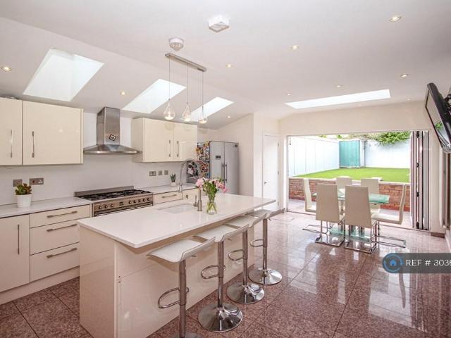 Stander Road, London, SW18 5 bed terraced house to rent £5,250 pcm £1,212 pw