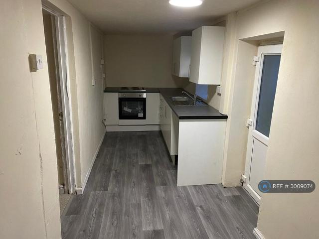 Standert Terrace, Seven Sisters. 3 bed terraced house to rent £795 pcm £183 pw
