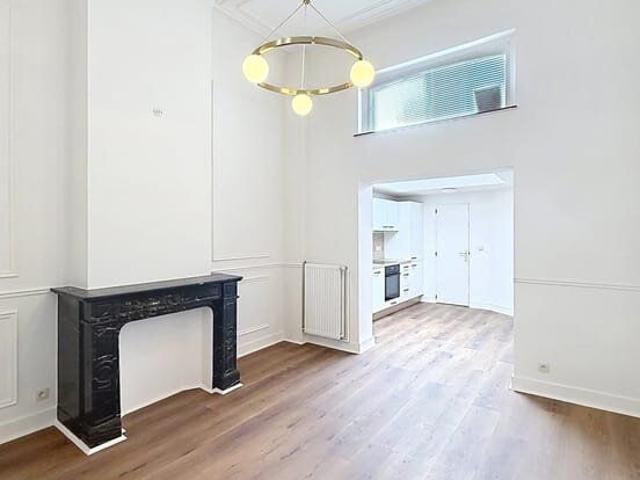 Standing 1B unfurnished apartment refurbished groundfloor