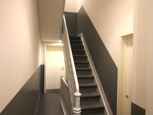 Standing unfurnished 1B duplex between Schuman and Merode