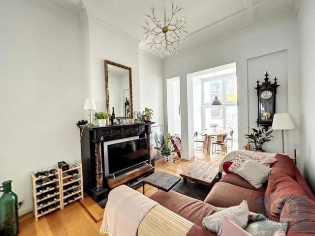 Standing unfurnished duplex 2 bedr + yard EU district