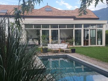 STANDING VILLA MIT SWIMMING POOL