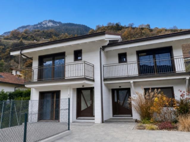 Standing – Modernes Triplex mit Terrasse und Parkplätzen – minergie Label