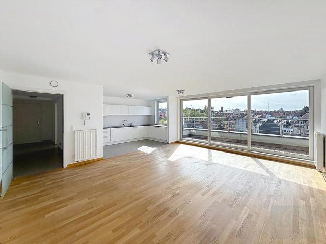 Standing penthouse unfurnished 3B terrace pkg Merode/EU