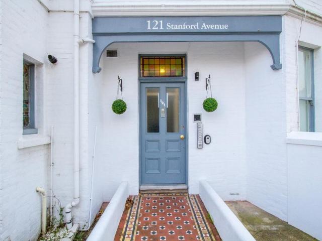 Stanford Avenue, Brighton BN1 Studio to rent £925 pcm £213 pw