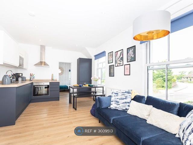 Stanford Road, Lymington SO41, 2 bed flat to rent, £1,250 pcm | PrimeLocation