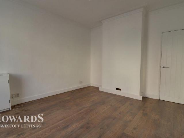 Stanford Street, LOWESTOFT 2 bed terraced house to rent £850 pcm £196 pw