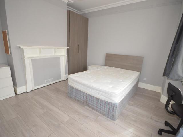 Stanfield Road, Winton 6 bed detached house to rent £3,000 pcm £692 pw