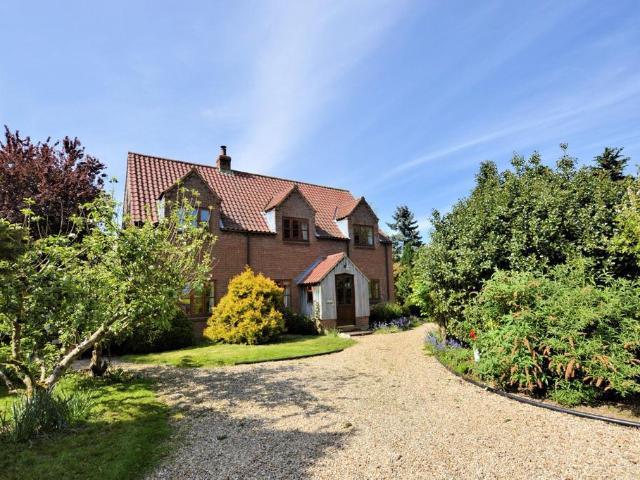 Stanhoe 4 bed detached house to rent £1,500 pcm £346 pw