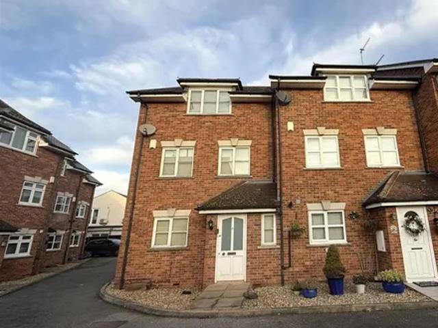 Stanhope Gardens, London, NW7 2JD, United Kingdom | 4 bed house for rent #138592790 | Rentberry