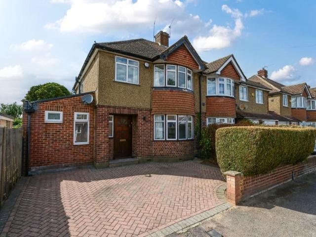 Stanhope Heath, Stanwell TW19 4 bed semi detached house to rent £2,800 pcm £646 pw
