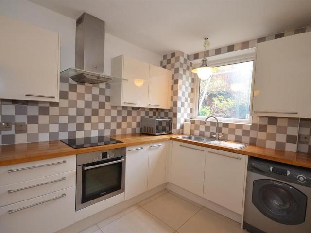 Stanhope Road, N6 2 bed flat to rent £2,400 pcm £554 pw