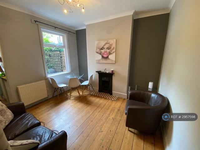 Stanhope Road, Northampton, NN2 3 bed terraced house to rent £1,250 pcm £288 pw