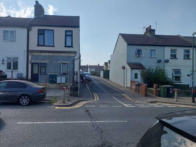 Stanhope Road, Gravesend DA10, 2 bed flat to rent, £1,250 pcm | PrimeLocation