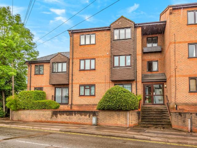 Stanhope Road, St Albans AL1, 1 bed flat to rent, £1,400 pcm | PrimeLocation