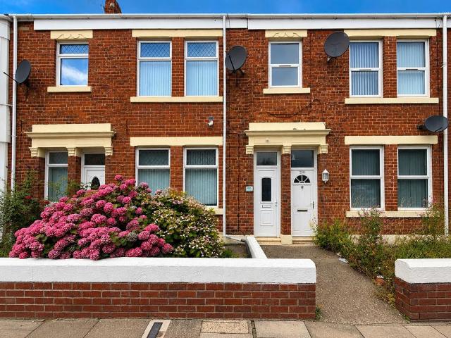 Stanhope Road, South Shields, Tyne. 2 bed flat to rent £695 pcm £160 pw