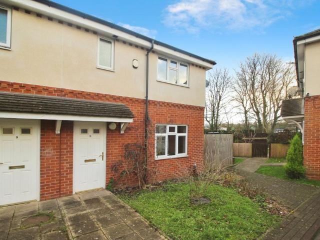 Stanhall Mews, Pudsey LS28 3 bed semi detached house to rent £1,300 pcm £300 pw
