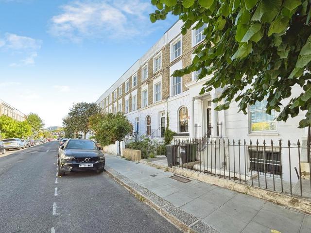 Stanlake Road, London, W12 3 bed apartment to rent £4,500 pcm £1,038 pw