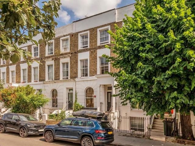 Stanlake Road, London W12 3 bed flat to rent £4,500 pcm £1,038 pw
