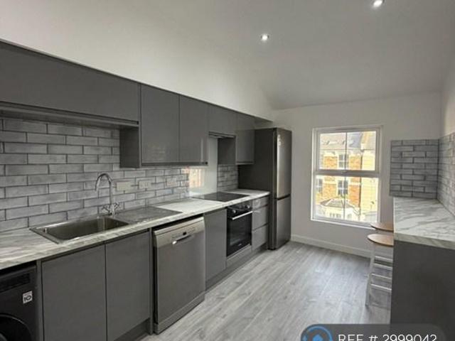 Stanlake Road, London, W12 1 bed flat to rent £2,400 pcm £554 pw