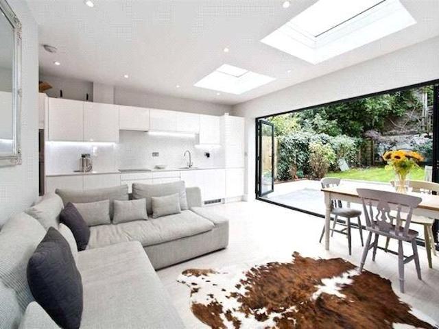 Stanlake Road, London, W12 2 bed apartment to rent £2,950 pcm £681 pw