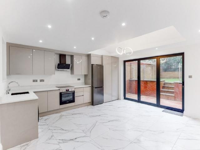 Stanlake Road, Shepherd's Bush, London W12, 2 bed flat to rent, £2,900 pcm | PrimeLocation
