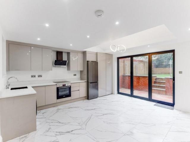 Stanlake Road, Shepherd's Bush. 2 bed apartment to rent £2,900 pcm £669 pw
